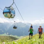 In Bramberg With Mountain Views *